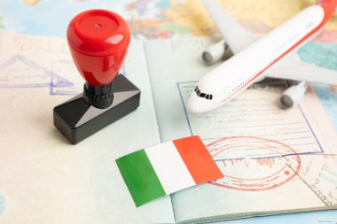 Turizm belgesinin onaylı olduğu İtalya pasaportu, ülkedeki havaalanındaki göçmenlik bürosuna gönderildi..