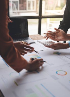 Asya İşletme Ekibi ile yapılan iş görüşmesinde, Finansal Süreç Analizi Projesi 'nin Başarılı Asyalı işadamı bir plan üzerinde çalışma stratejisi ele alındı
