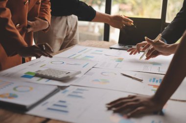 Asya İşletme Ekibi ile yapılan iş görüşmesinde, Finansal Süreç Analizi Projesi 'nin Başarılı Asyalı işadamı bir plan üzerinde çalışma stratejisi ele alındı