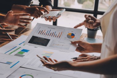 Asya İşletme Ekibi ile yapılan iş görüşmesinde, Finansal Süreç Analizi Projesi 'nin Başarılı Asyalı işadamı bir plan üzerinde çalışma stratejisi ele alındı