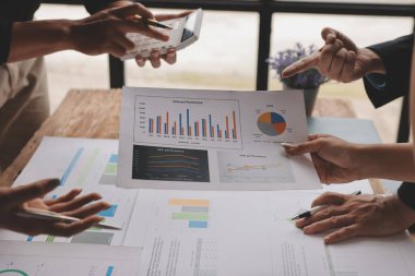 Asya İşletme Ekibi ile yapılan iş görüşmesinde, Finansal Süreç Analizi Projesi 'nin Başarılı Asyalı işadamı bir plan üzerinde çalışma stratejisi ele alındı