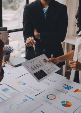 Asya İşletme Ekibi ile yapılan iş görüşmesinde, Finansal Süreç Analizi Projesi 'nin Başarılı Asyalı işadamı bir plan üzerinde çalışma stratejisi ele alındı