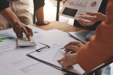 Asya İşletme Ekibi ile yapılan iş görüşmesinde, Finansal Süreç Analizi Projesi 'nin Başarılı Asyalı işadamı bir plan üzerinde çalışma stratejisi ele alındı
