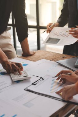 Asya İşletme Ekibi ile yapılan iş görüşmesinde, Finansal Süreç Analizi Projesi 'nin Başarılı Asyalı işadamı bir plan üzerinde çalışma stratejisi ele alındı