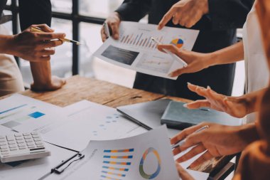 Asya İşletme Ekibi ile yapılan iş görüşmesinde, Finansal Süreç Analizi Projesi 'nin Başarılı Asyalı işadamı bir plan üzerinde çalışma stratejisi ele alındı