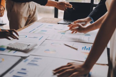 Asya İşletme Ekibi ile yapılan iş görüşmesinde, Finansal Süreç Analizi Projesi 'nin Başarılı Asyalı işadamı bir plan üzerinde çalışma stratejisi ele alındı