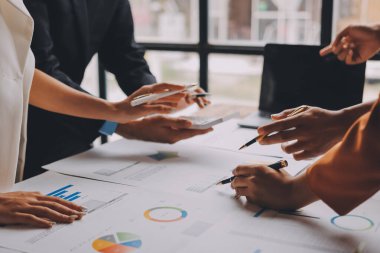 Asya İşletme Ekibi ile yapılan iş görüşmesinde, Finansal Süreç Analizi Projesi 'nin Başarılı Asyalı işadamı bir plan üzerinde çalışma stratejisi ele alındı