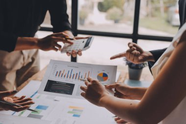 Asya İşletme Ekibi ile yapılan iş görüşmesinde, Finansal Süreç Analizi Projesi 'nin Başarılı Asyalı işadamı bir plan üzerinde çalışma stratejisi ele alındı