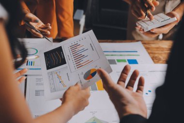 Asya İşletme Ekibi ile yapılan iş görüşmesinde, Finansal Süreç Analizi Projesi 'nin Başarılı Asyalı işadamı bir plan üzerinde çalışma stratejisi ele alındı