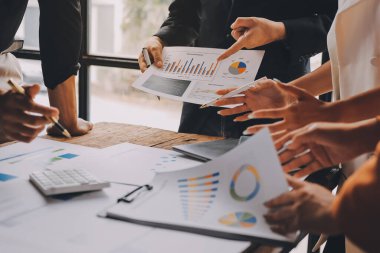 Asya İşletme Ekibi ile yapılan iş görüşmesinde, Finansal Süreç Analizi Projesi 'nin Başarılı Asyalı işadamı bir plan üzerinde çalışma stratejisi ele alındı