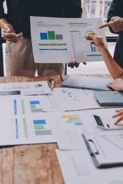Asya İşletme Ekibi ile yapılan iş görüşmesinde, Finansal Süreç Analizi Projesi 'nin Başarılı Asyalı işadamı bir plan üzerinde çalışma stratejisi ele alındı