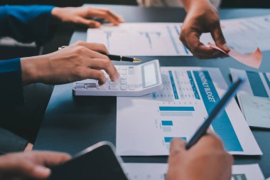 Modern Ofiste Mali Verileri Analiz Eden İş Ekibi