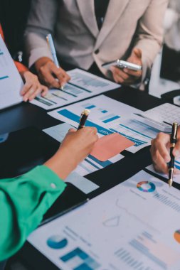 Modern Ofiste Mali Verileri Analiz Eden İş Ekibi