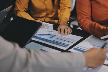 Modern Ofiste Mali Verileri Analiz Eden İş Ekibi