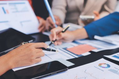 Modern Ofiste Mali Verileri Analiz Eden İş Ekibi