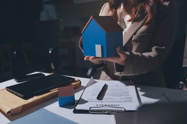 Bayan Emlak Komisyoncusu sunar ve önerilir