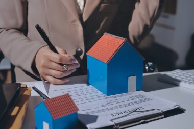 Bayan Emlak Komisyoncusu sunar ve önerilir