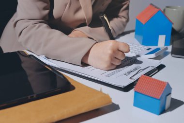 Bayan Emlak Komisyoncusu sunar ve önerilir