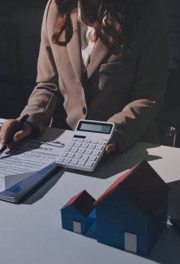 Bayan Emlak Komisyoncusu sunar ve önerilir