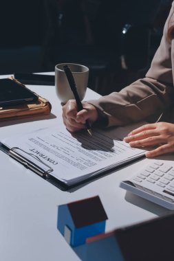 Bayan Emlak Komisyoncusu sunar ve önerilir