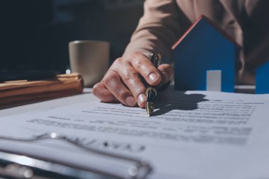 Bayan Emlak Komisyoncusu sunar ve önerilir