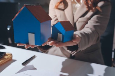 Bayan Emlak Komisyoncusu sunar ve önerilir