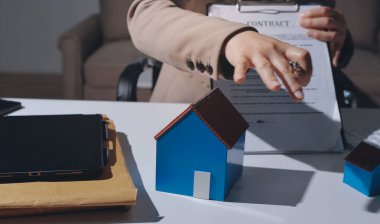 Bayan Emlak Komisyoncusu sunar ve önerilir