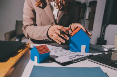 Bayan Emlak Komisyoncusu sunar ve önerilir