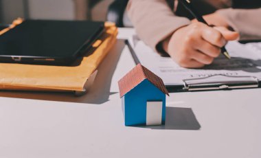 Bayan Emlak Komisyoncusu sunar ve önerilir