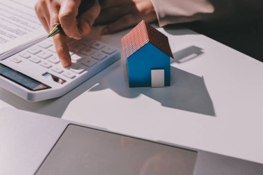 Bayan Emlak Komisyoncusu sunar ve önerilir