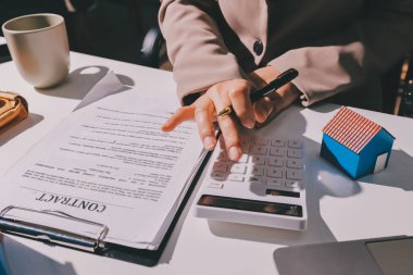 Bayan Emlak Komisyoncusu sunar ve önerilir