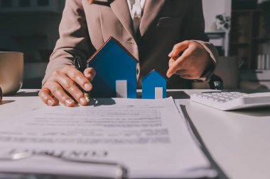 Bayan Emlak Komisyoncusu sunar ve önerilir