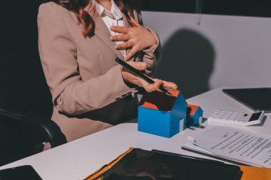 Bayan Emlak Komisyoncusu sunar ve önerilir