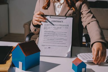 Bayan Emlak Komisyoncusu sunar ve önerilir