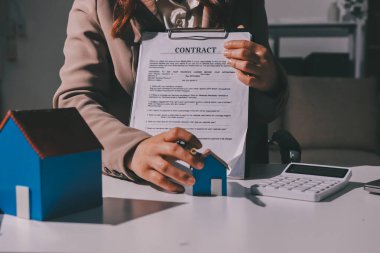 Bayan Emlak Komisyoncusu sunar ve önerilir