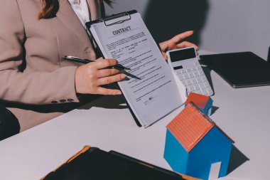 Bayan Emlak Komisyoncusu sunar ve önerilir