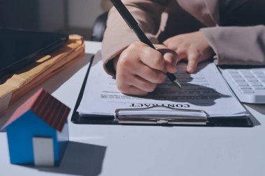 Bayan Emlak Komisyoncusu sunar ve önerilir