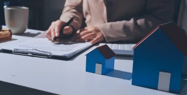 Bayan Emlak Komisyoncusu sunar ve önerilir