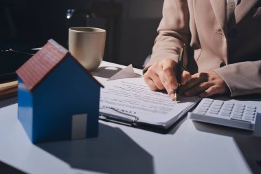 Bayan Emlak Komisyoncusu sunar ve önerilir