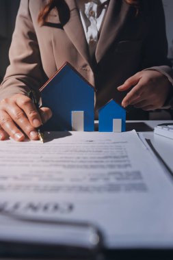 Bayan Emlak Komisyoncusu sunar ve önerilir