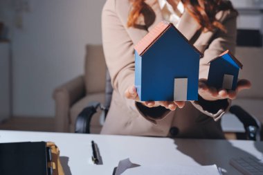 Bayan Emlak Komisyoncusu sunar ve önerilir