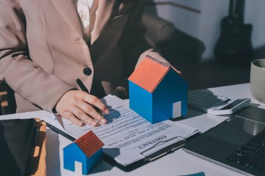Bayan Emlak Komisyoncusu sunar ve önerilir