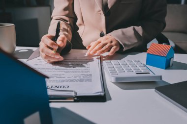 Bayan Emlak Komisyoncusu sunar ve önerilir