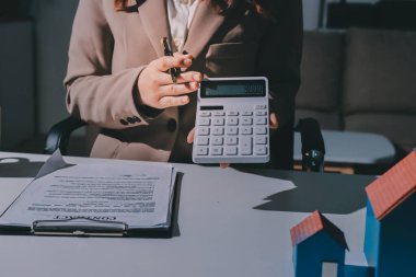 Bayan Emlak Komisyoncusu sunar ve önerilir