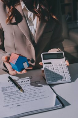 Bayan Emlak Komisyoncusu sunar ve önerilir