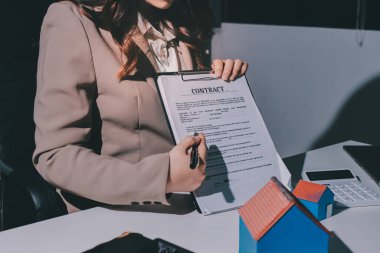 Bayan Emlak Komisyoncusu sunar ve önerilir