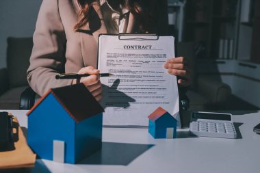 Bayan Emlak Komisyoncusu sunar ve önerilir