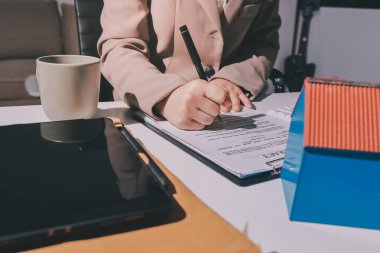 Bayan Emlak Komisyoncusu sunar ve önerilir