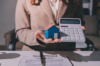 Bayan Emlak Komisyoncusu sunar ve önerilir