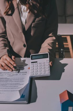 Bayan Emlak Komisyoncusu sunar ve önerilir